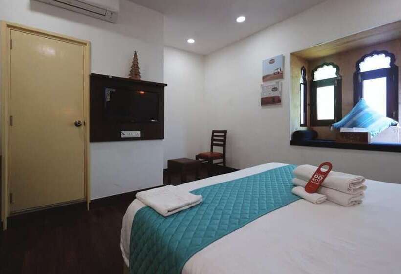 בית מלון כפרי Hinduja Haveli Gulab Sagar