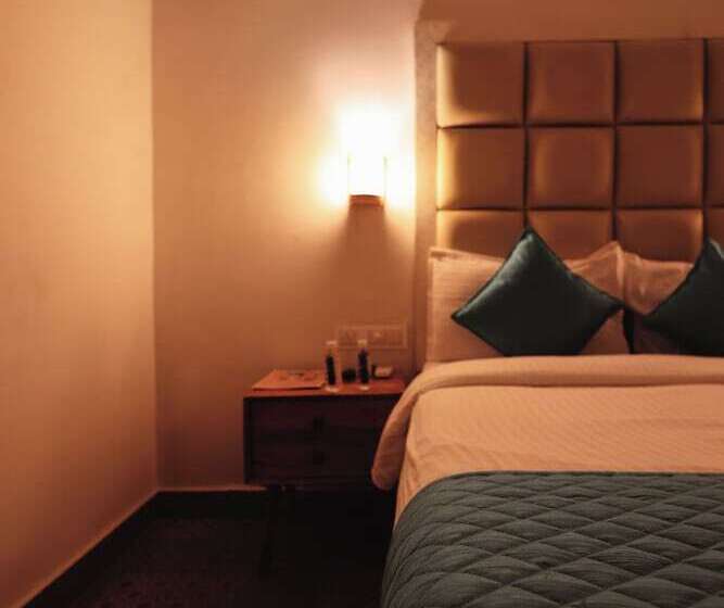 בית מלון כפרי Hinduja Haveli Gulab Sagar