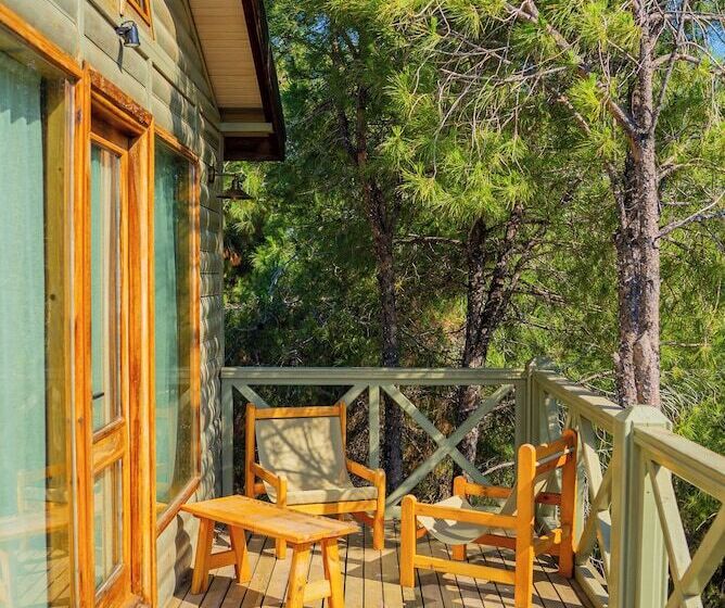 فندق Kairos Valley Health & Nature Resort