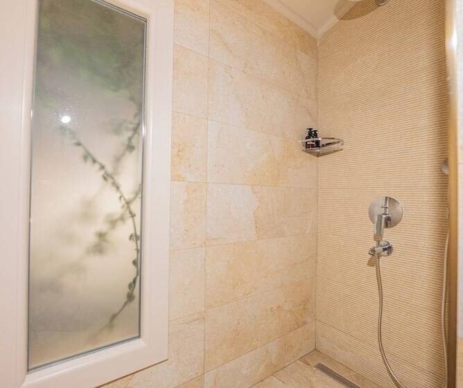 فندق Kairos Valley Health & Nature Resort