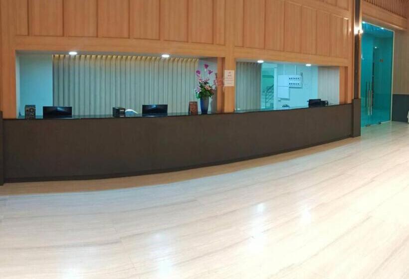 בית מלון כפרי Mayflower Grande Suite