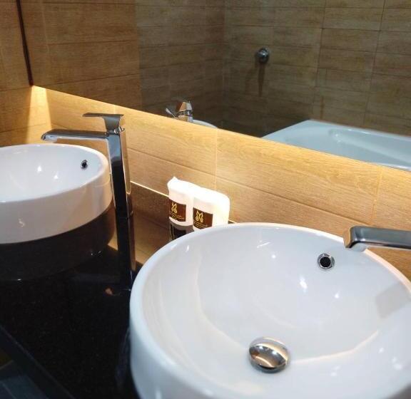 בית מלון כפרי Mayflower Grande Suite