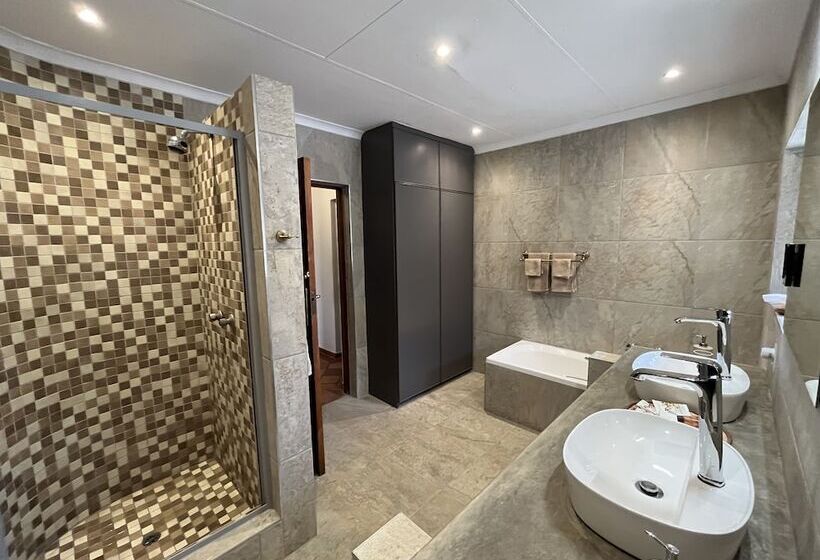 ホテル Milima Big 5 Safari Lodge