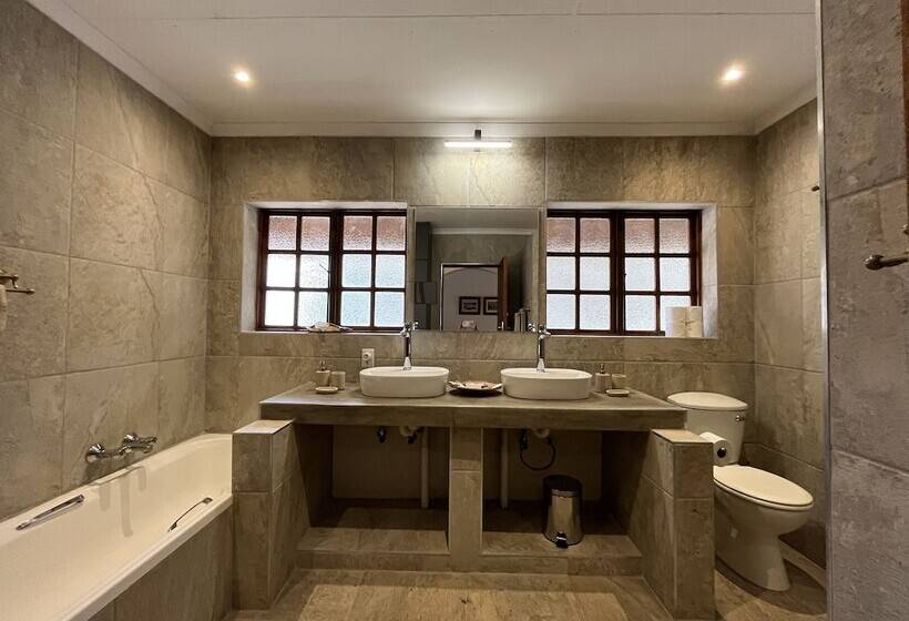 فندق Milima Big 5 Safari Lodge