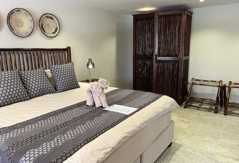 בית מלון כפרי Milima Big 5 Safari Lodge