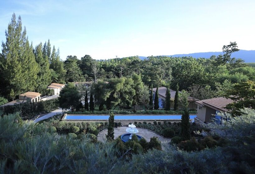 فندق Moon River Village