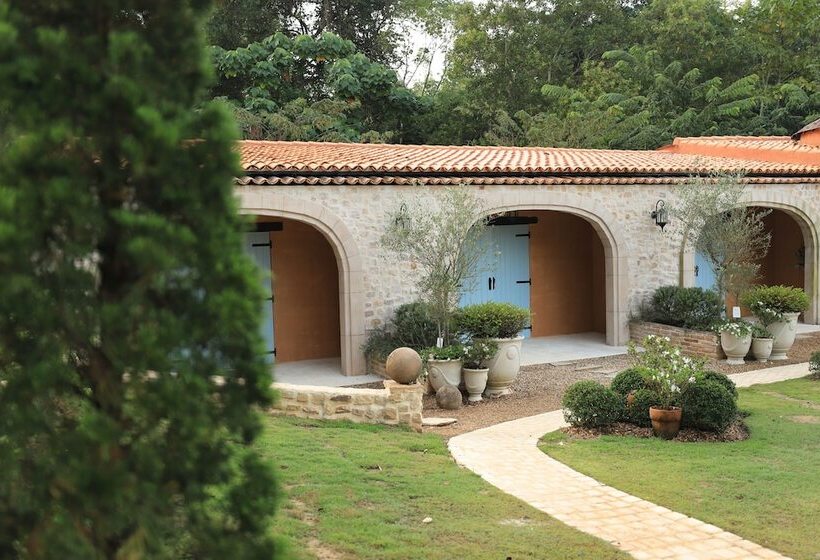 فندق Moon River Village