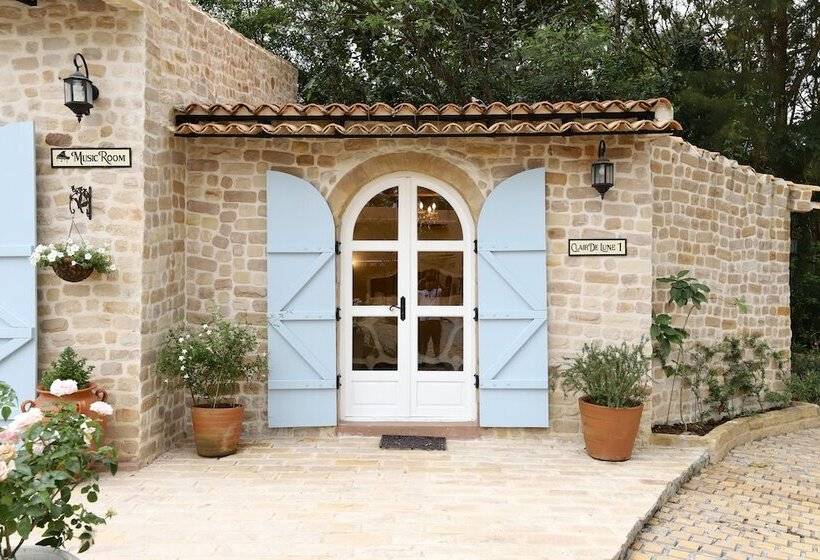 فندق Moon River Village