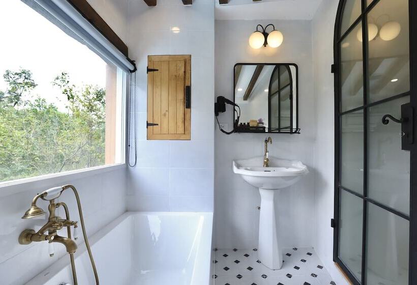 فندق Moon River Village