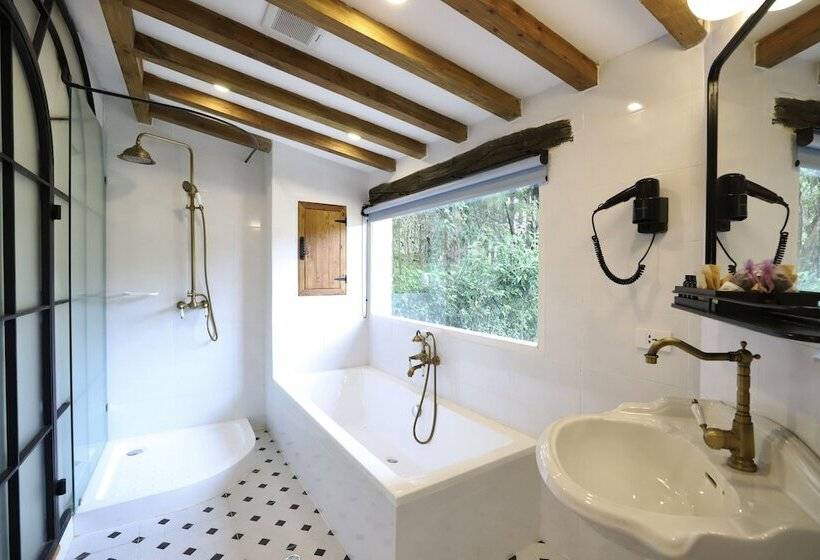 فندق Moon River Village