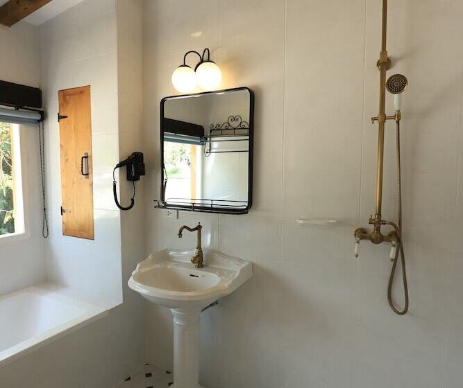 فندق Moon River Village