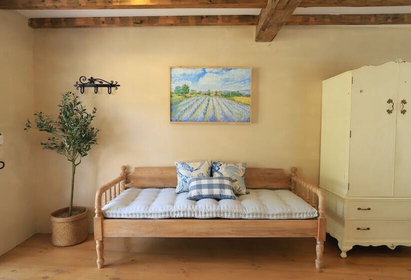 فندق Moon River Village