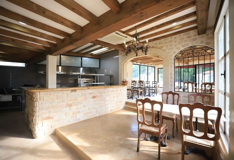 فندق Moon River Village