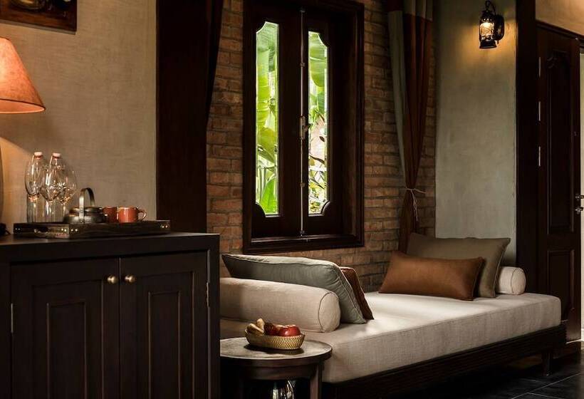 هتل Nham Village Resort