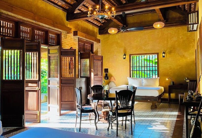 هتل Nham Village Resort