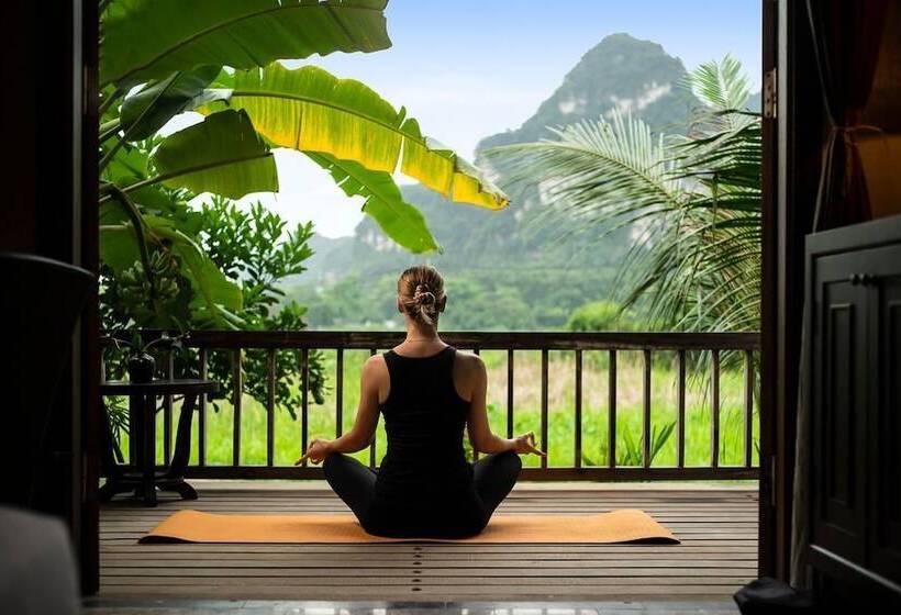 هتل Nham Village Resort