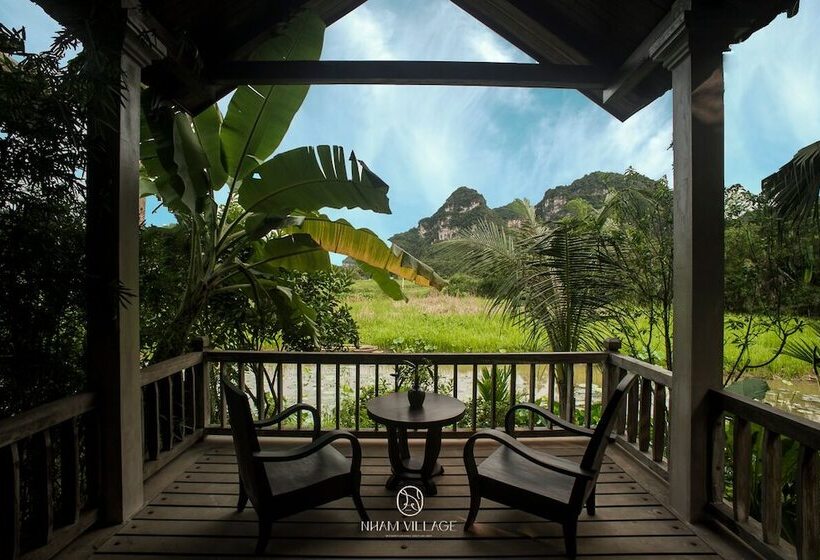 هتل Nham Village Resort