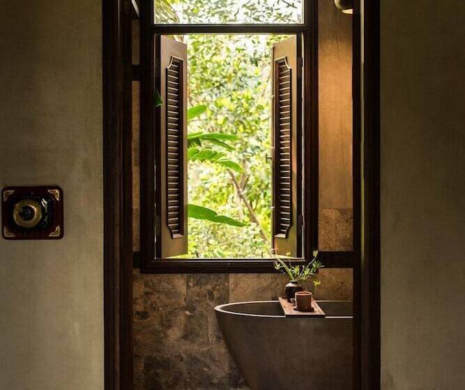 هتل Nham Village Resort