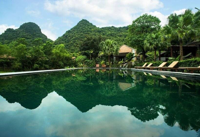 هتل Nham Village Resort