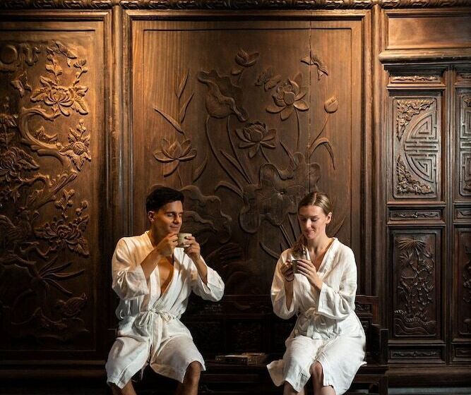 هتل Nham Village Resort