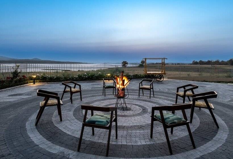 ホテル Parijat Lake Resort By Goldmark, Madhai  Satpura National Park