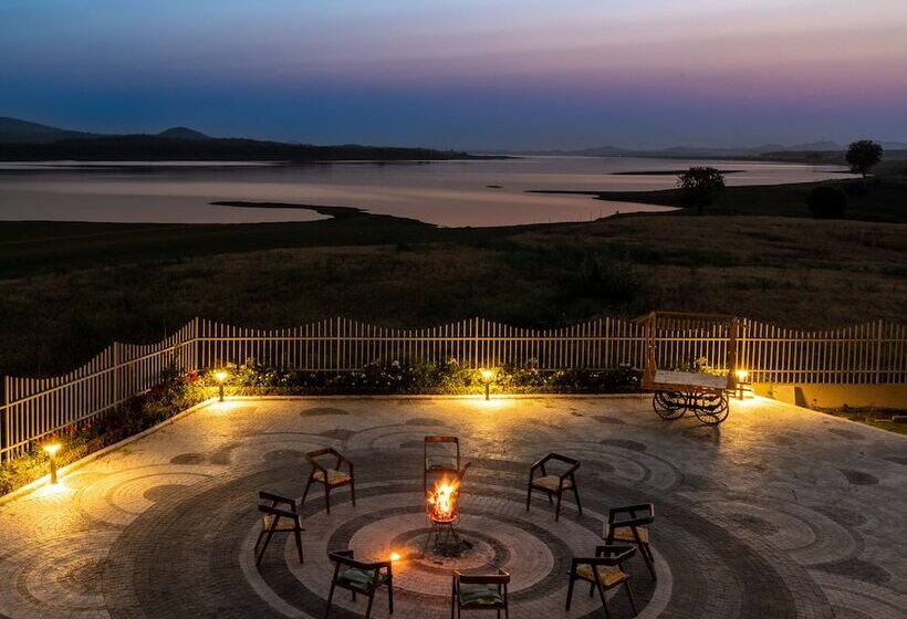 فندق Parijat Lake Resort By Goldmark, Madhai  Satpura National Park
