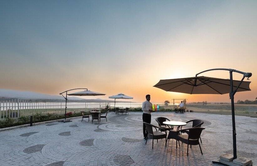 فندق Parijat Lake Resort By Goldmark, Madhai  Satpura National Park