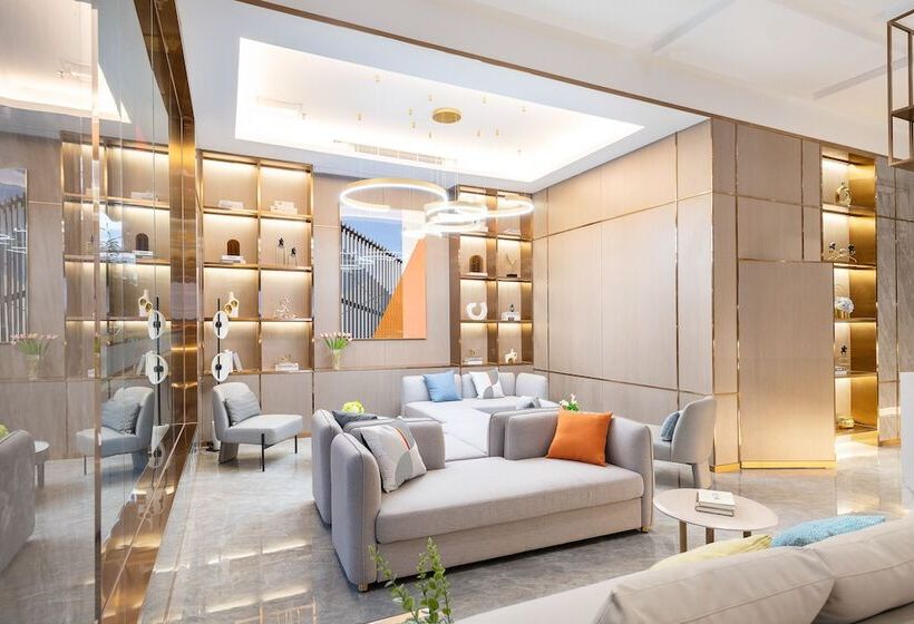 فندق Poltton International