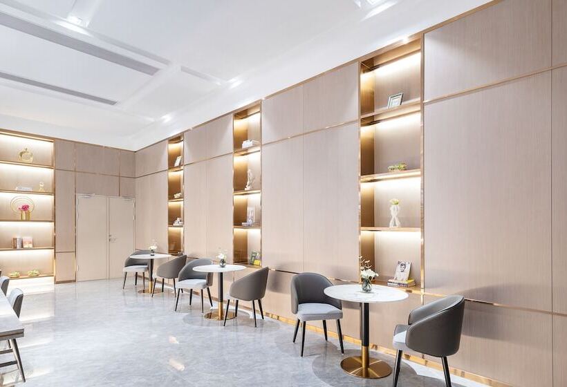 فندق Poltton International