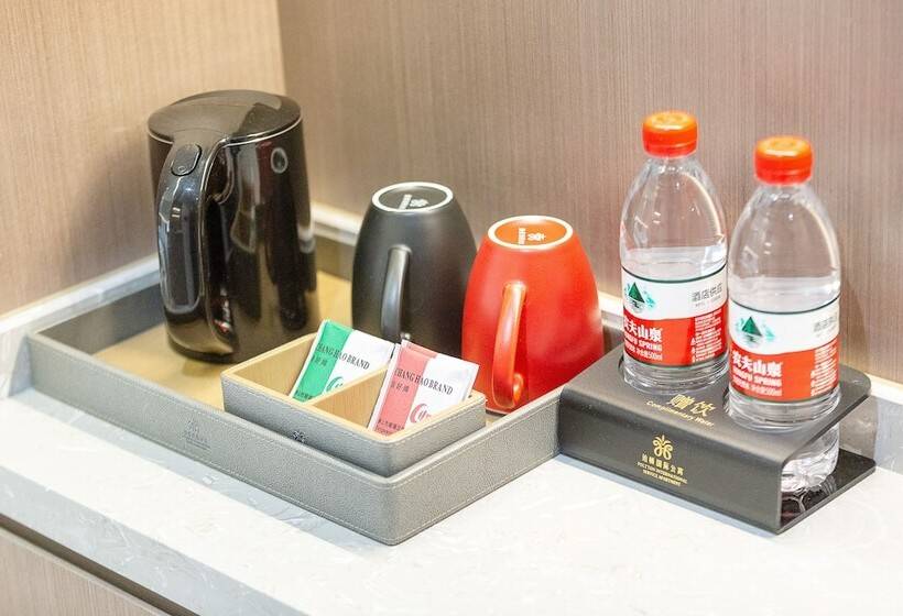 فندق Poltton International