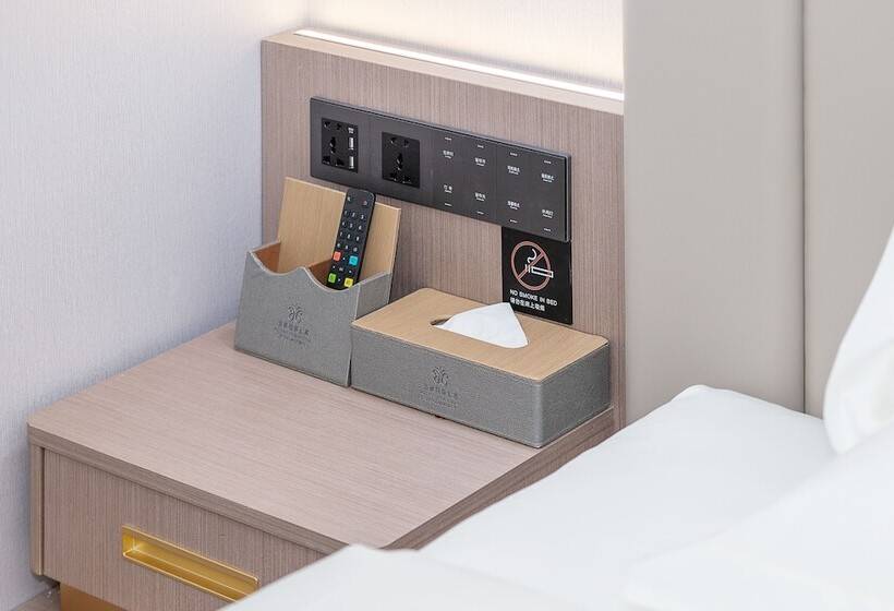 فندق Poltton International