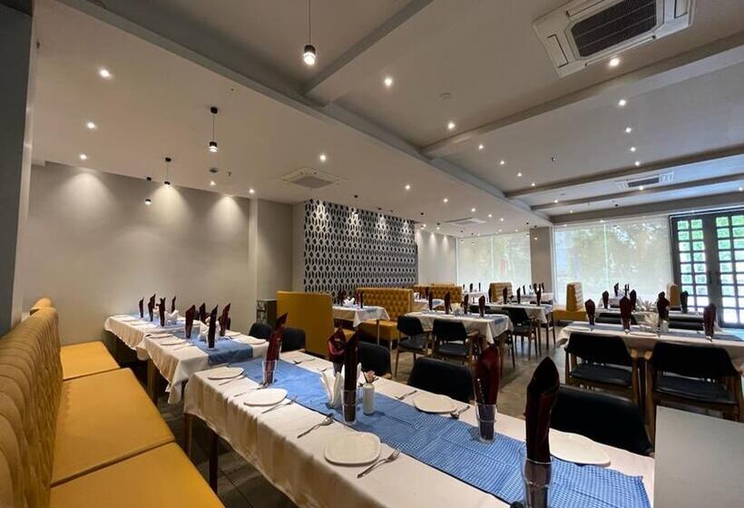 בית מלון כפרי Poonam Residency