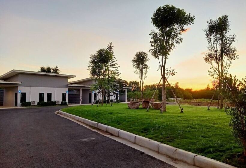 בית מלון כפרי Rock Resort