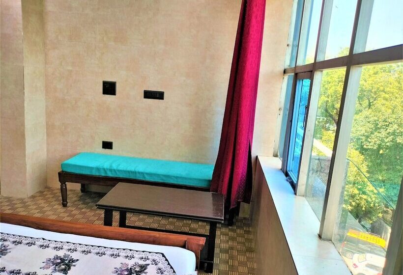 호텔 Shamim Residency Near Nizamuddin Dargah