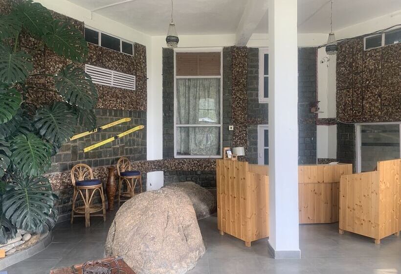 酒店 Silver Oaks Palampur