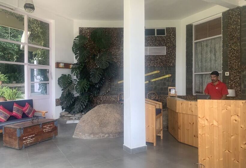 酒店 Silver Oaks Palampur