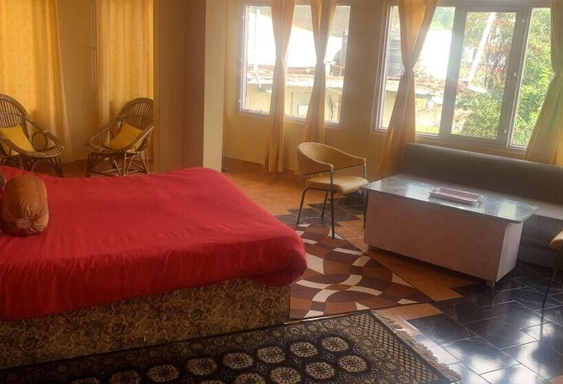 酒店 Silver Oaks Palampur