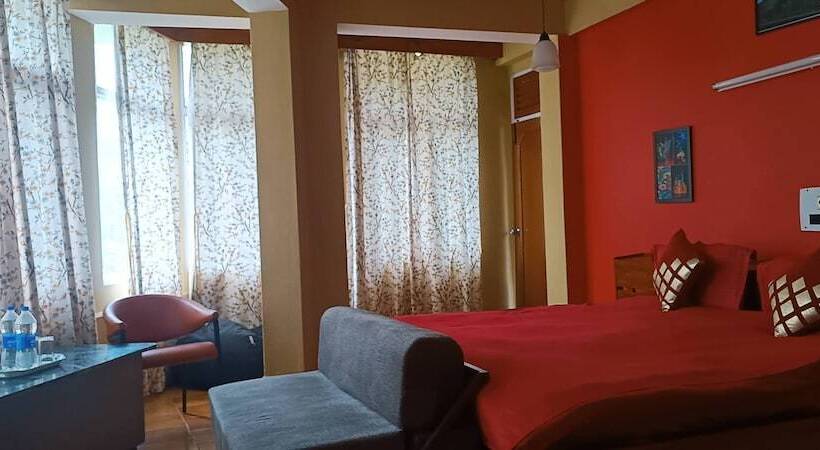 酒店 Silver Oaks Palampur