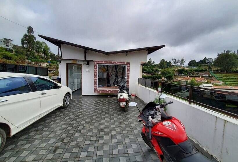 Отель The 643 Holiday Homes