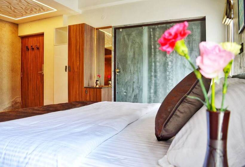 Отель The 643 Holiday Homes