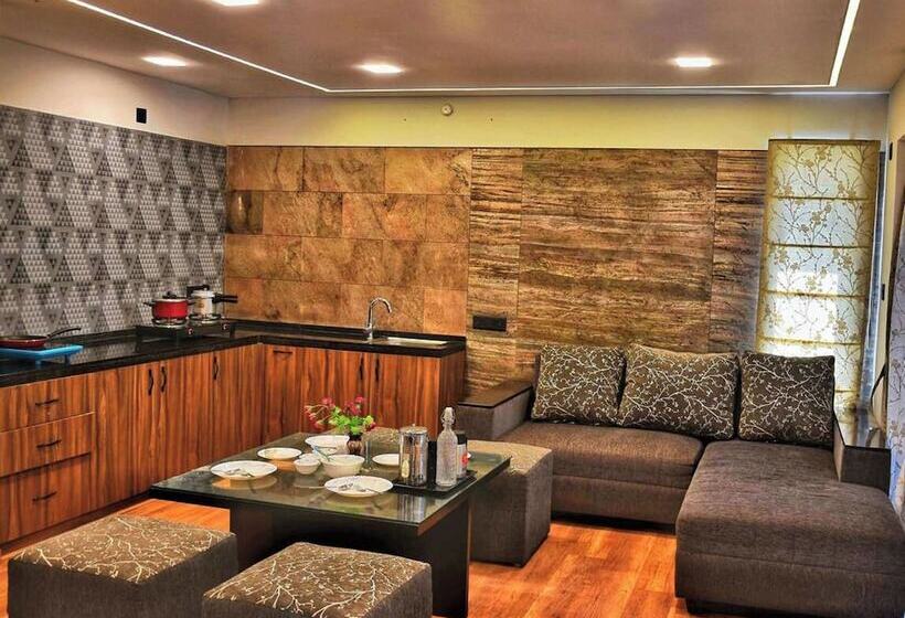 Отель The 643 Holiday Homes