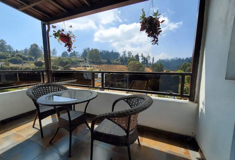 Отель The 643 Holiday Homes