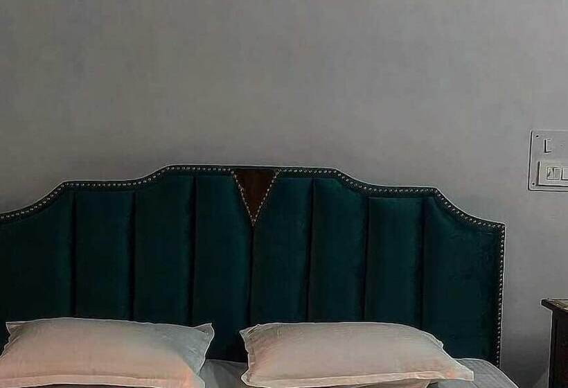 فندق The Palm Bliss Resort