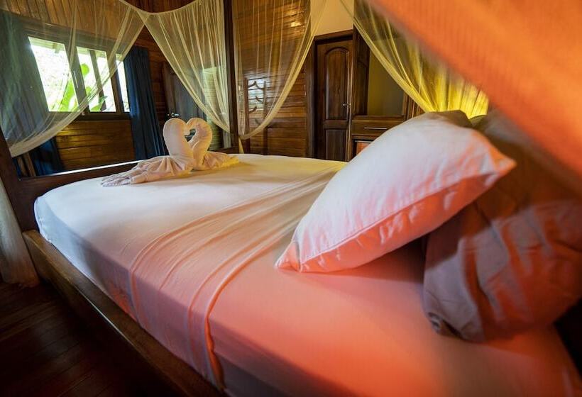 فندق The River House   Upscale Lodge