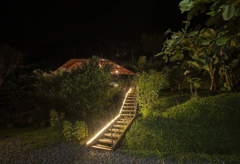 فندق The River House   Upscale Lodge