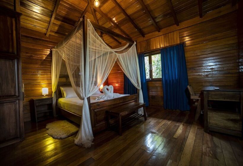 فندق The River House   Upscale Lodge