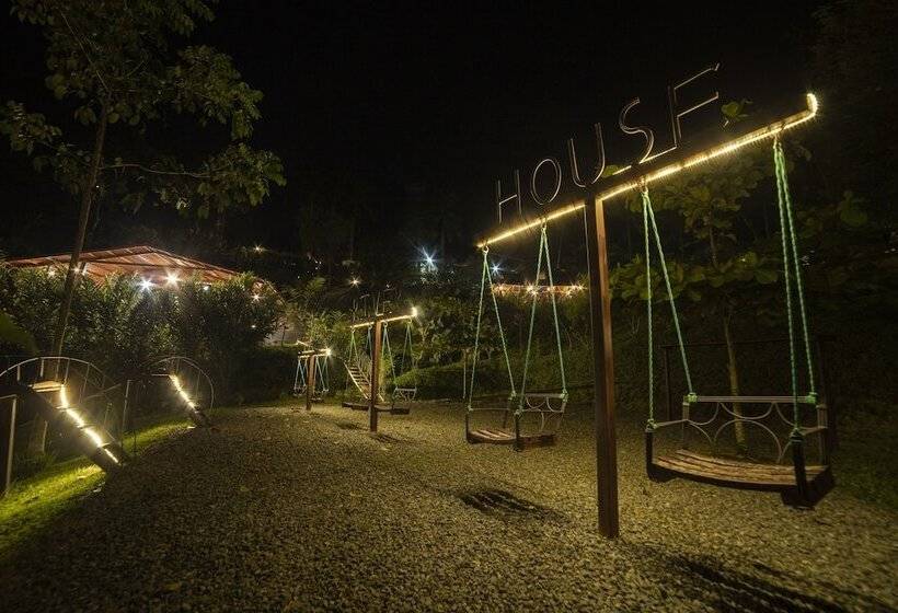 فندق The River House   Upscale Lodge