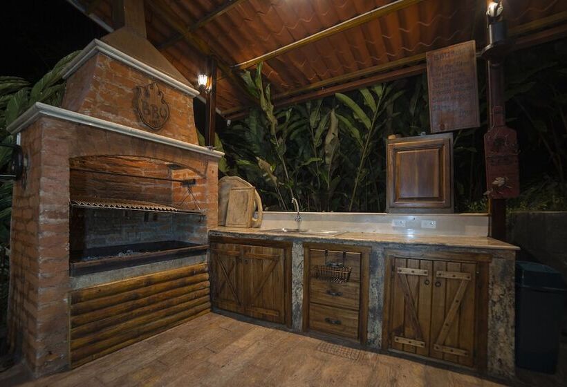 فندق The River House   Upscale Lodge