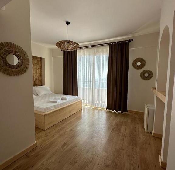 ホテル The Roof Ada