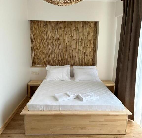 ホテル The Roof Ada